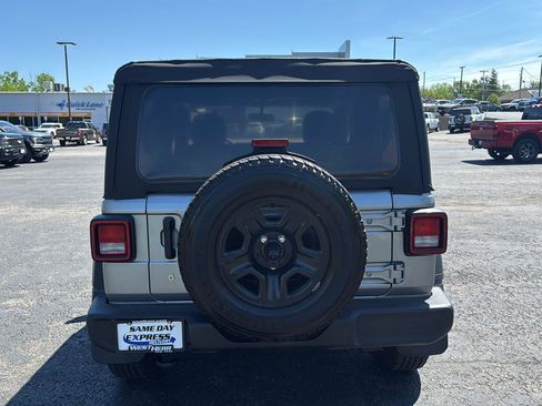 Used 2019 Jeep Wrangler Sport AWD/4WD image 16