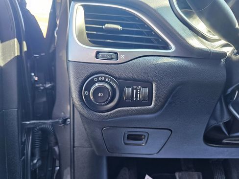 Used 2020 Jeep Cherokee Latitude Plus w/ Cold Weather Group image 31