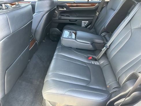 Used 2021 Lexus LX 570 4WD w/ Luxury Package image 19