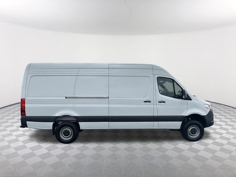 Used 2025 Mercedes-Benz Sprinter 2500 image 4