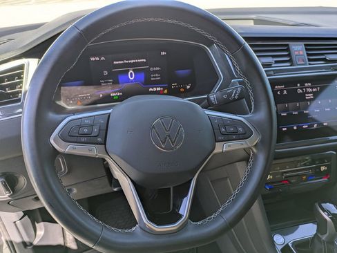 Used 2022 Volkswagen Tiguan SE AWD/4WD image 17