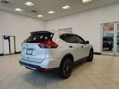 Used 2017 Nissan Rogue S AWD/4WD image 3