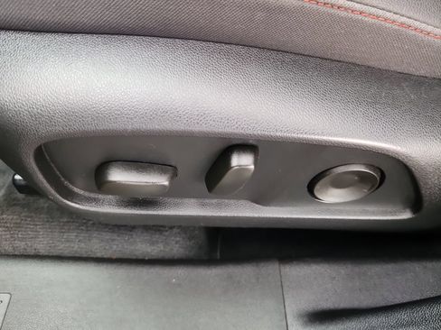 Used 2025 Chevrolet Equinox RS AWD/4WD image 8