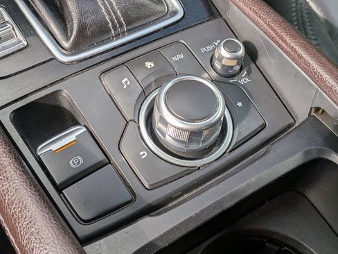 Used 2018 MAZDA MAZDA3 Touring image 22