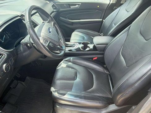 Used 2017 Ford Edge Titanium w/ Technology Package FWD image 5