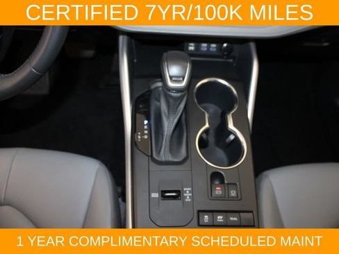 Used 2022 Toyota Highlander XLE AWD/4WD image 28