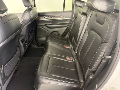 Used 2024 Jeep Grand Cherokee Limited AWD/4WD image 13