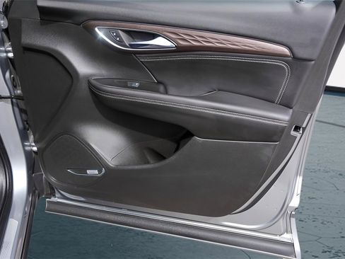 Used 2023 Buick Envision Avenir image 32