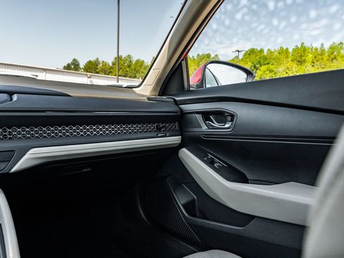 Used 2025 Honda Accord LX image 29