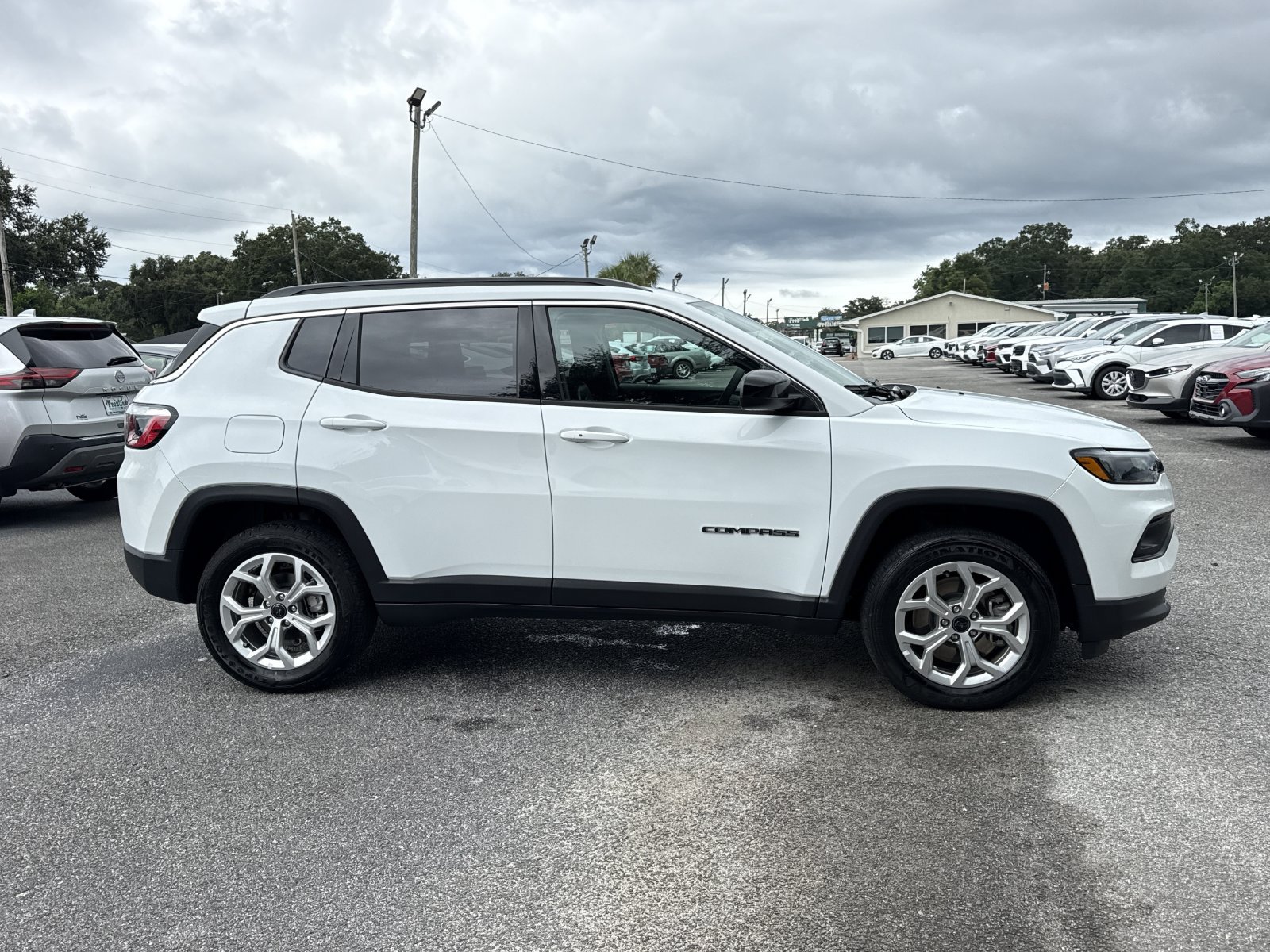 Used 2025 Jeep Compass Latitude AWD/4WD image 6