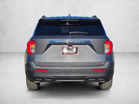 Used 2022 Ford Explorer XLT image 6