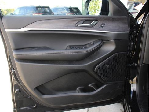 New 2025 Jeep Grand Cherokee Limited w/ Luxury Tech Group II image 9