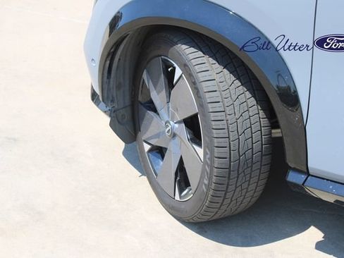 Used 2023 Nissan Ariya AWD/4WD image 9