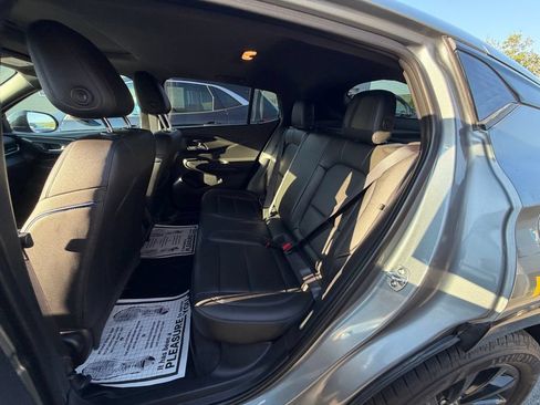 Used 2025 Buick Envista Sport Touring w/ Convenience II Package FWD image 9