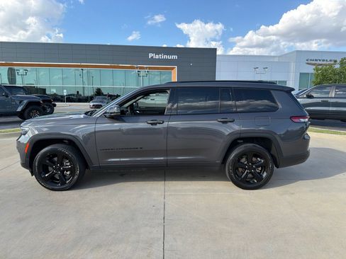 Used 2024 Jeep Grand Cherokee L Laredo AWD/4WD image 2
