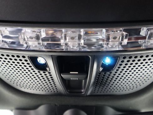 Used 2018 Mercedes-Benz C 300 C 300 image 9