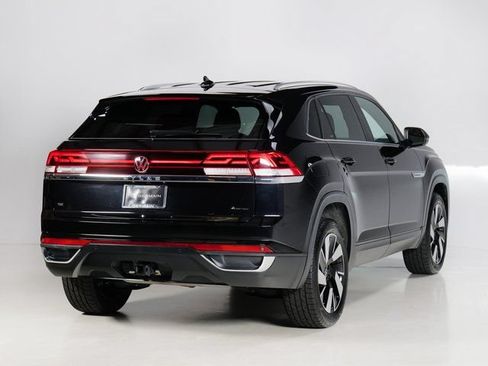 Used 2024 Volkswagen Atlas Cross Sport SE AWD/4WD image 2