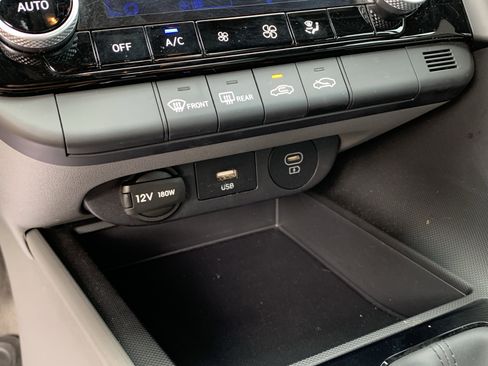 Used 2024 Hyundai Elantra SEL FWD image 22