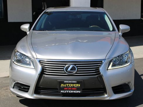 Used 2014 Lexus LS 460 w/ Comfort Package RWD image 2