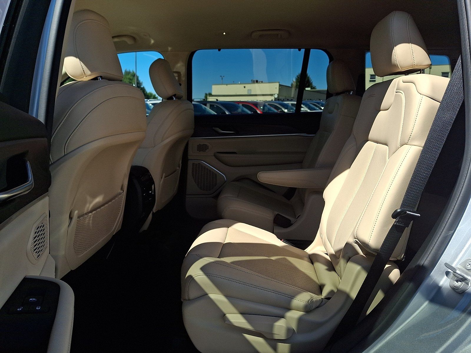 Used 2021 Jeep Grand Cherokee L Limited w/ Luxury Tech Group II AWD/4WD image 11