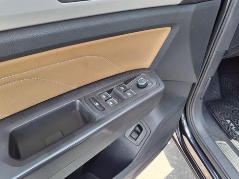 Used 2022 Volkswagen Atlas Cross Sport SE FWD image 13