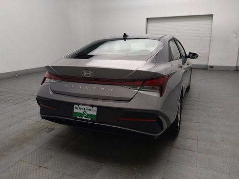 Used 2025 Hyundai Elantra SE FWD image 9