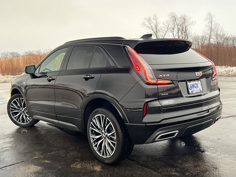 Used 2024 Cadillac XT4 Sport image 2