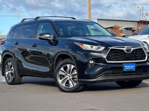 Used 2020 Toyota Highlander XLE image 1