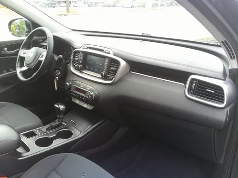 Used 2019 Kia Sorento AWD w/ LX Convenience Package image 26