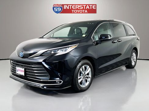 Used 2025 Toyota Sienna Limited AWD/4WD image 3