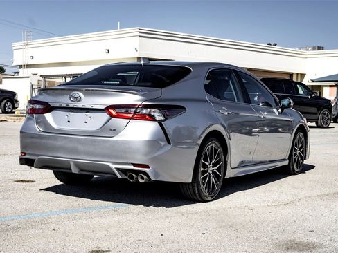 Used 2024 Toyota Camry SE image 5