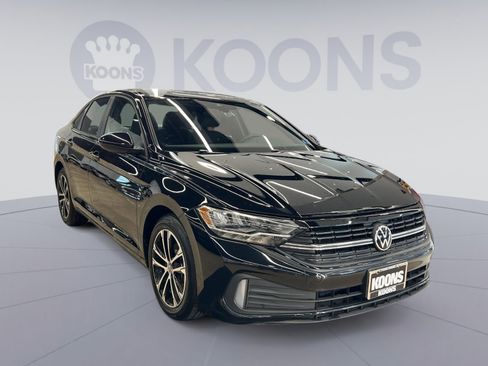 Used 2024 Volkswagen Jetta Sport image 8