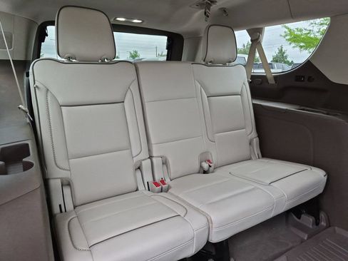 Used 2021 GMC Yukon XL Denali w/ Denali Premium Package AWD/4WD image 38