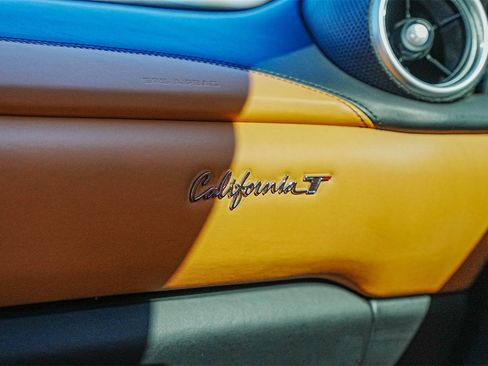 Used 2018 Ferrari California T image 33