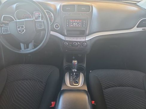 Used 2020 Dodge Journey SE FWD image 3