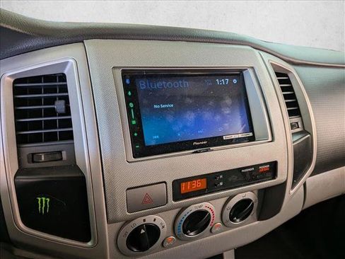 Used 2011 Toyota Tacoma PreRunner w/ SR5 Pkg #2 RWD image 12