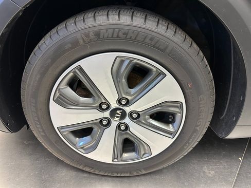 Used 2019 Kia Niro LX image 32