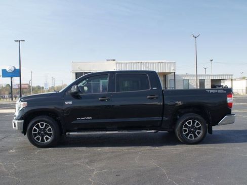 Used 2018 Toyota Tundra SR5 w/ TRD Off Road Package image 10