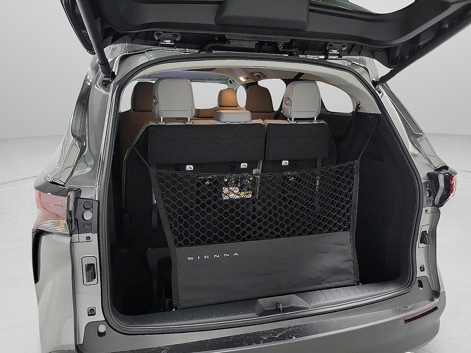 Certified 2026 Toyota Sienna LE FWD image 7