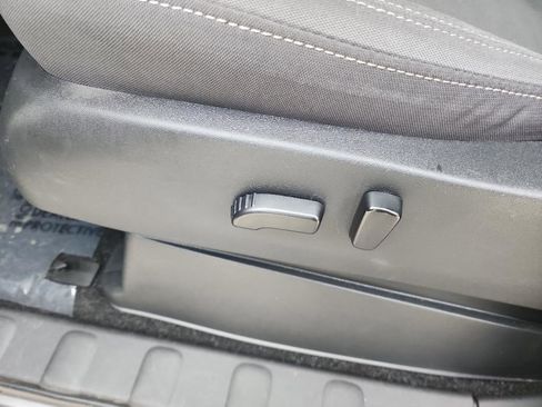 Used 2023 Nissan Frontier SV image 17