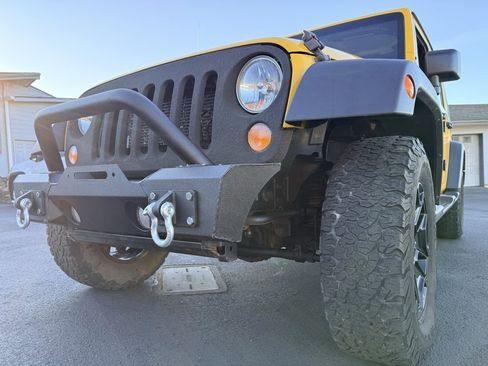 Used 2015 Jeep Wrangler Unlimited Sahara w/ Connectivity Group image 10