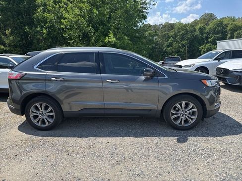 Used 2019 Ford Edge Titanium FWD image 3