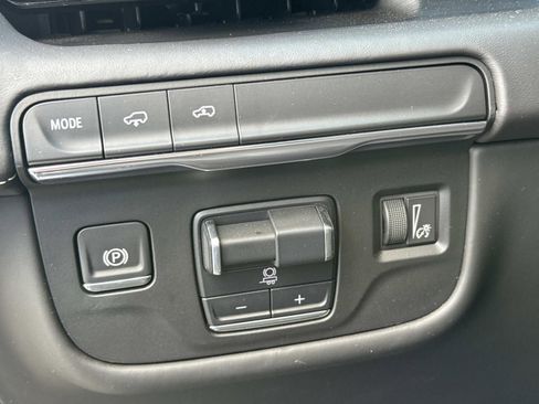 Used 2024 Cadillac Escalade Sport Platinum w/ LPO, ONYX Package image 21