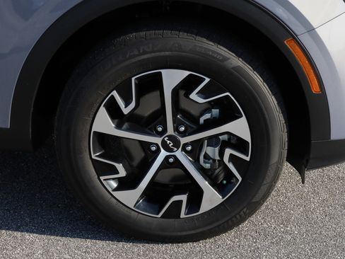 Used 2023 Kia Sportage EX image 11