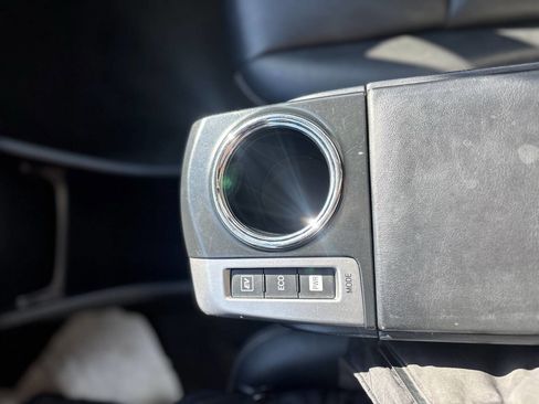 Used 2017 Toyota Prius V Five image 17