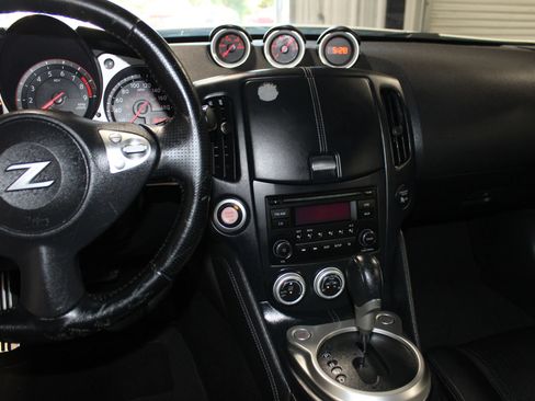 Used 2015 Nissan 370Z Coupe w/ Aerodynamics Package RWD image 13