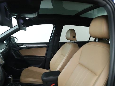 Used 2022 Volkswagen Tiguan SE w/ Panoramic Sunroof Package image 21