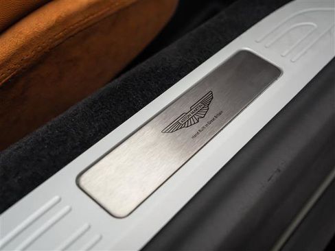 Used 2025 Aston Martin V8 Vantage Coupe image 23