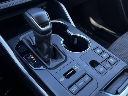 Used 2024 Toyota Highlander LE image 17