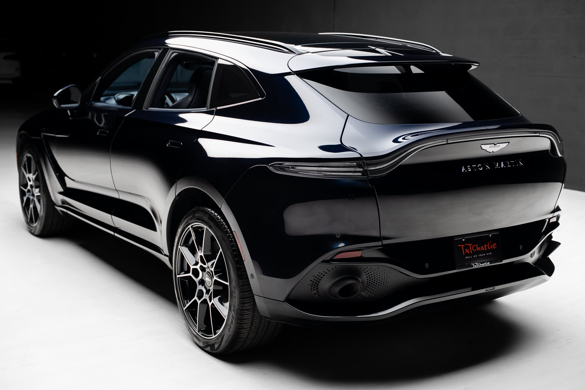 Used 2021 Aston Martin DBX AWD/4WD image 23